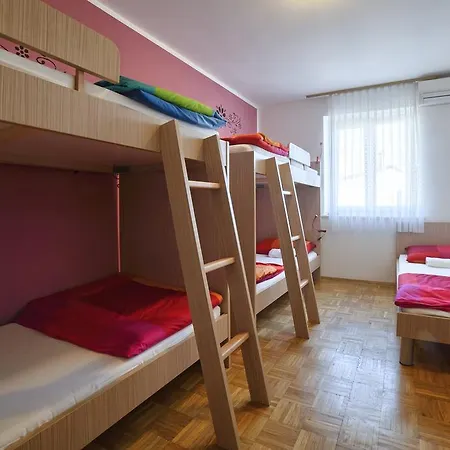 Step Hostel Stinjan